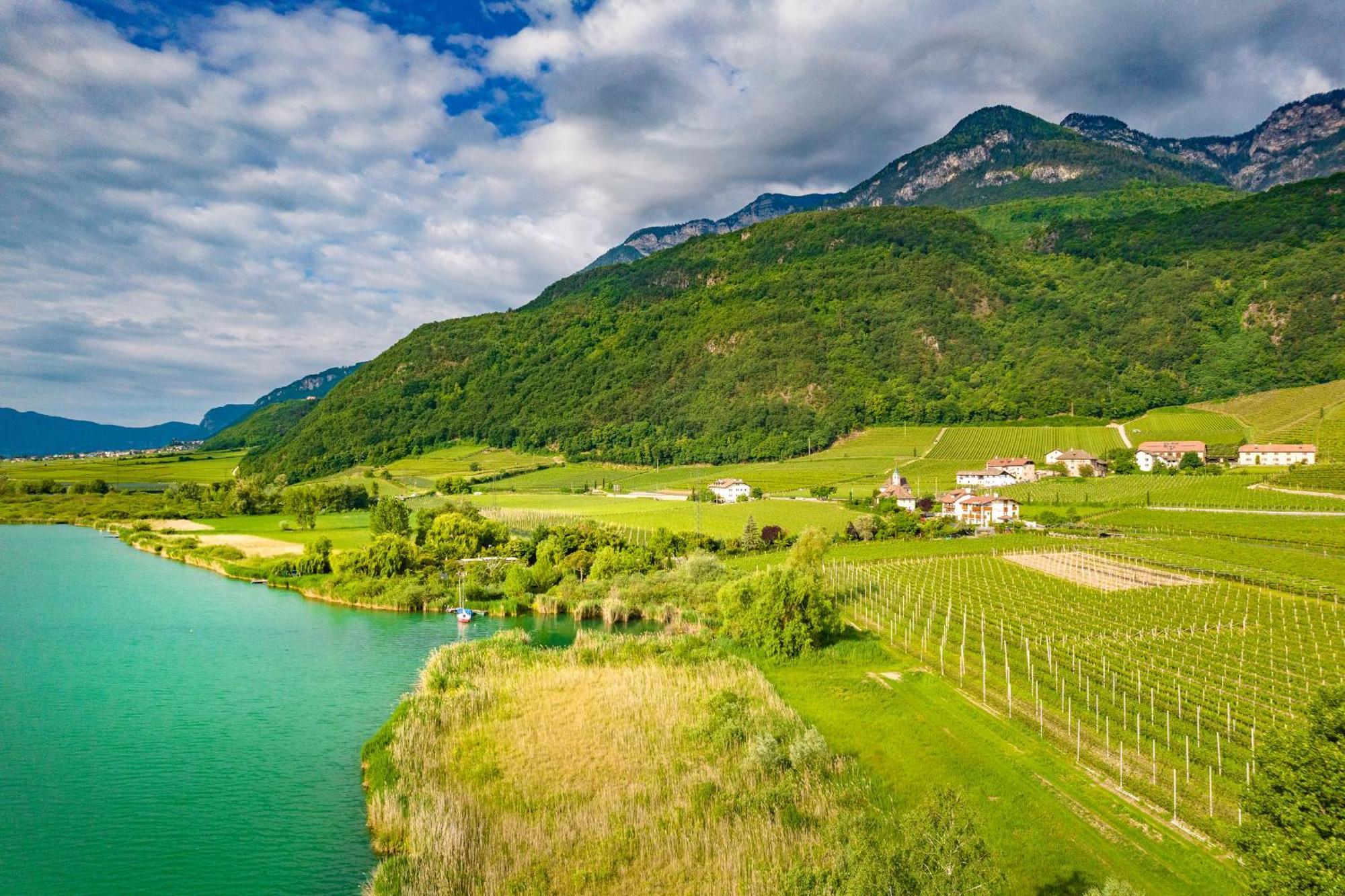 Ueberbacherhof Tramin an der Weinstraße Buitenkant foto